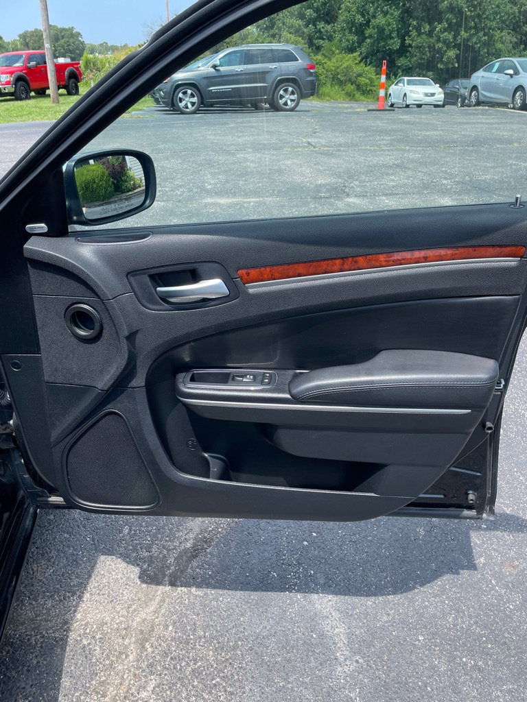 Used 2012 Chrysler 300 Limited RWD image 23