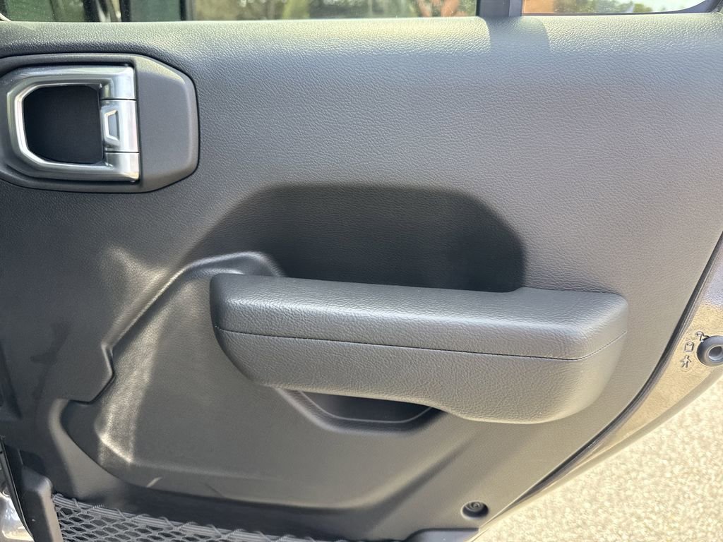Used 2022 Jeep Gladiator Sport image 17