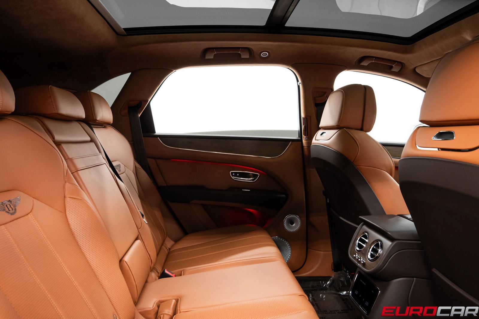 Used 2024 Bentley Bentayga AWD/4WD image 35