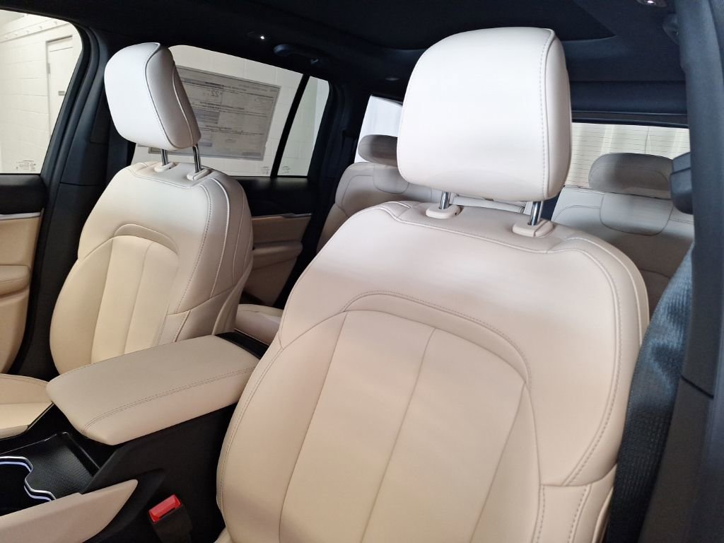 New 2025 Jeep Grand Cherokee Limited w/ Black Appearance Package image 7