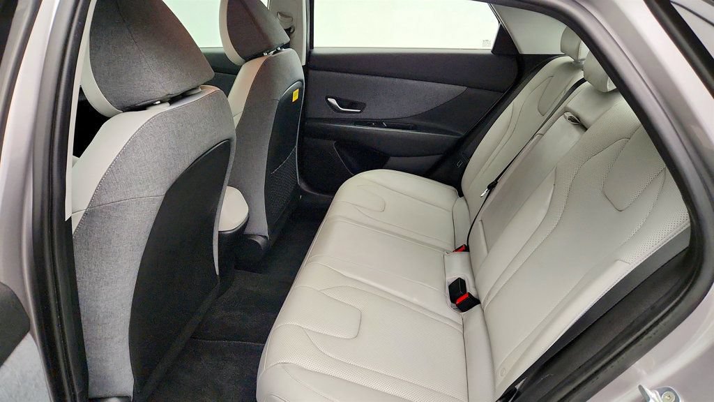 Used 2023 Hyundai Elantra Limited FWD image 22