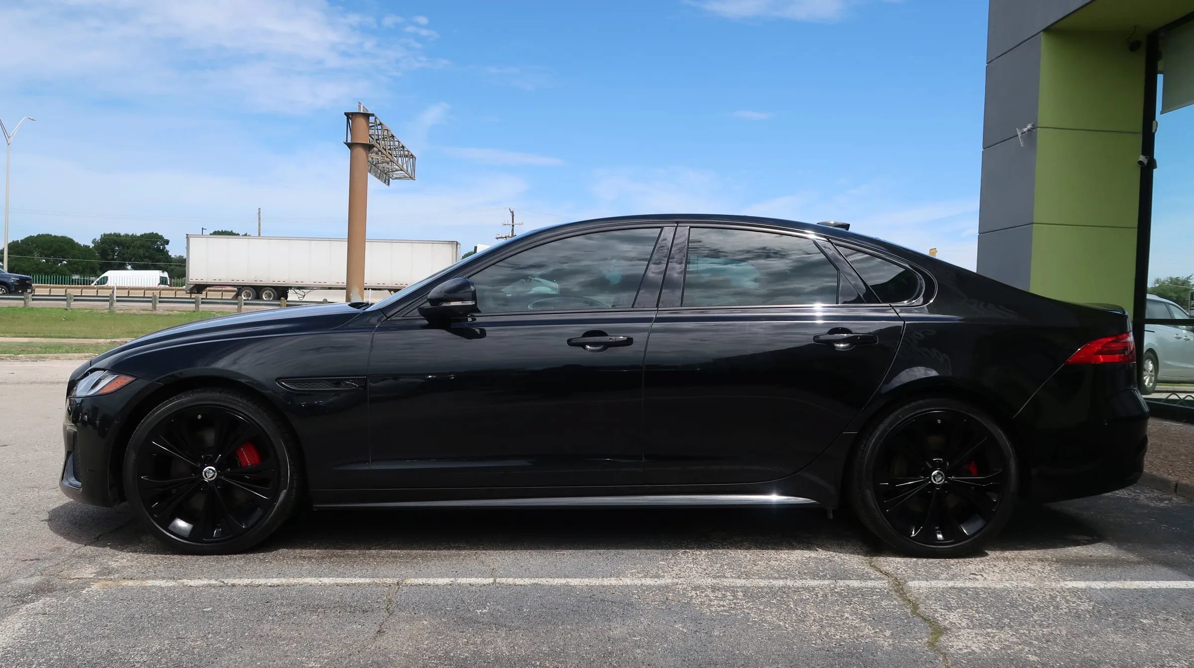 Used 2024 Jaguar XF R-Dynamic SE AWD/4WD image 7