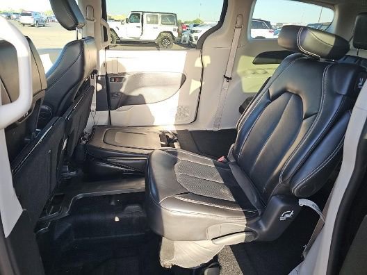Used 2024 Chrysler Pacifica Touring-L FWD image 25