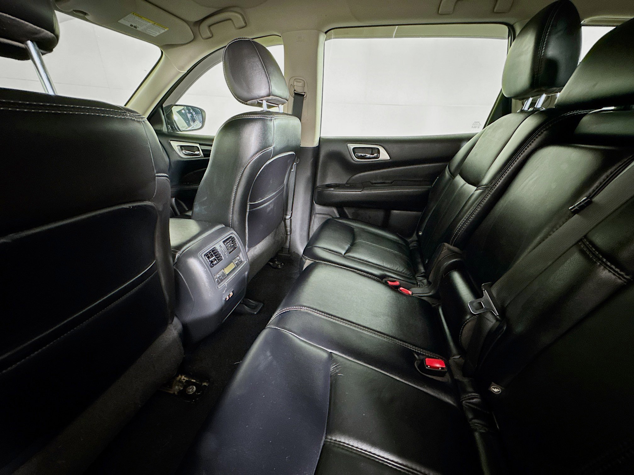 Used 2019 Nissan Pathfinder S AWD/4WD image 24
