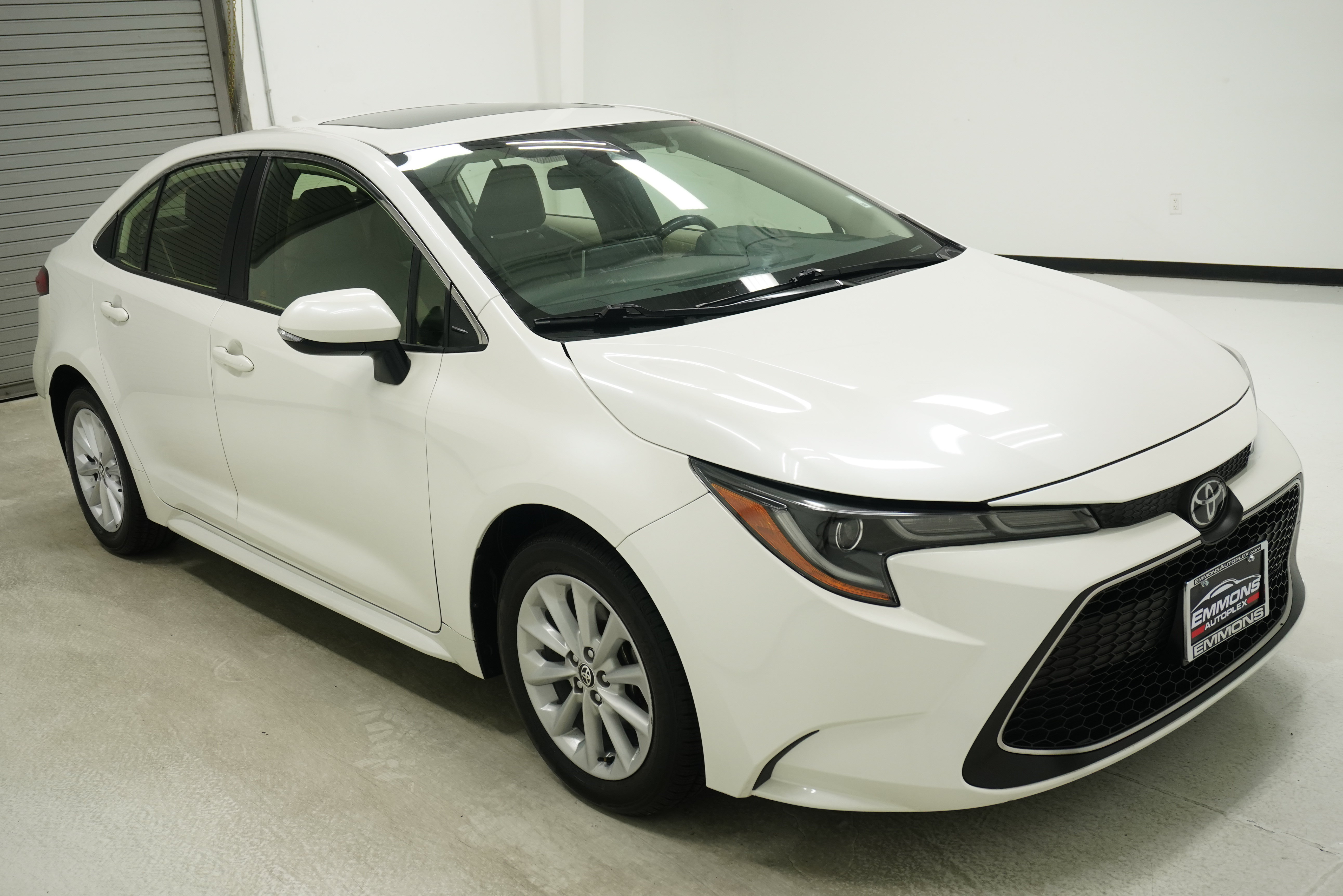 Used 2020 Toyota Corolla XLE FWD image 3