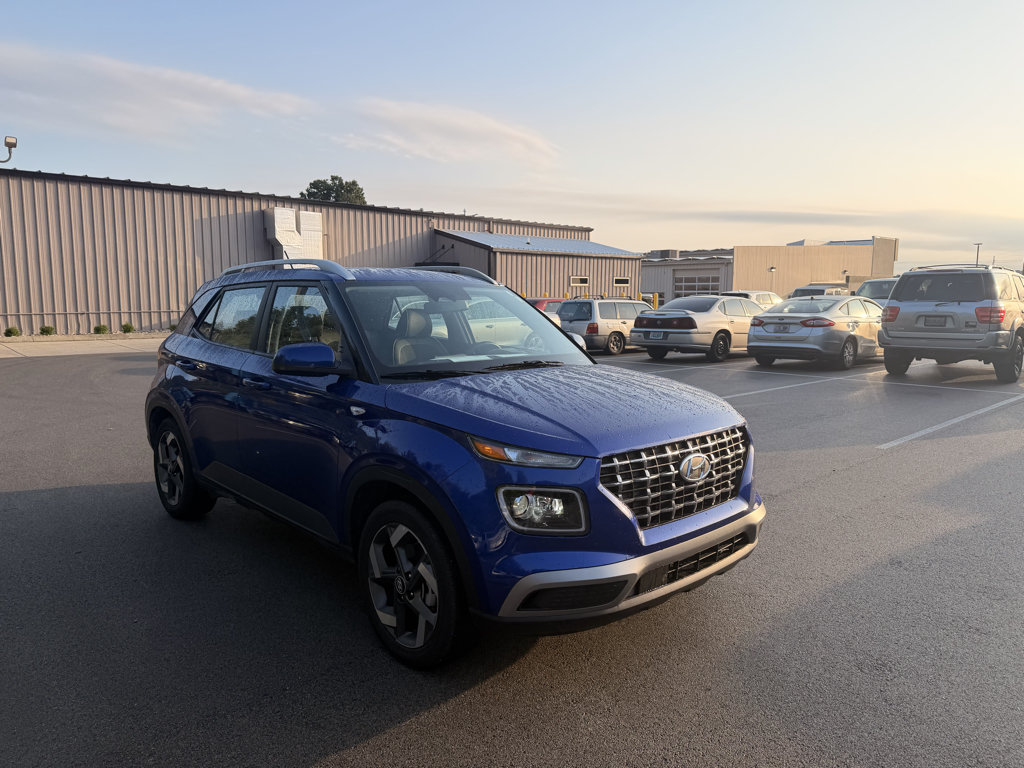 Used 2024 Hyundai Venue Limited FWD image 3