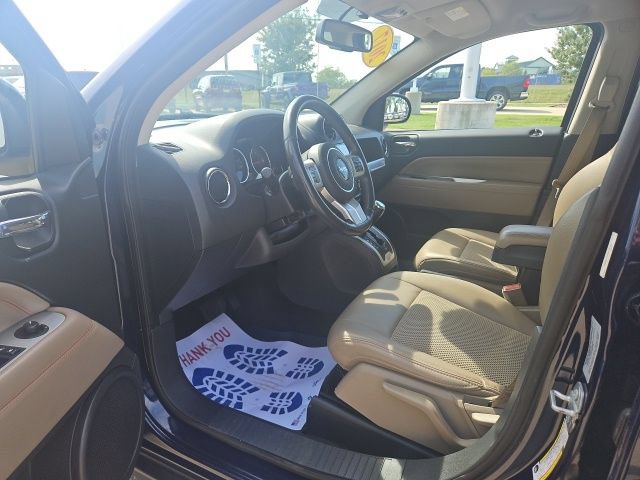 Used 2017 Jeep Compass Latitude FWD image 10