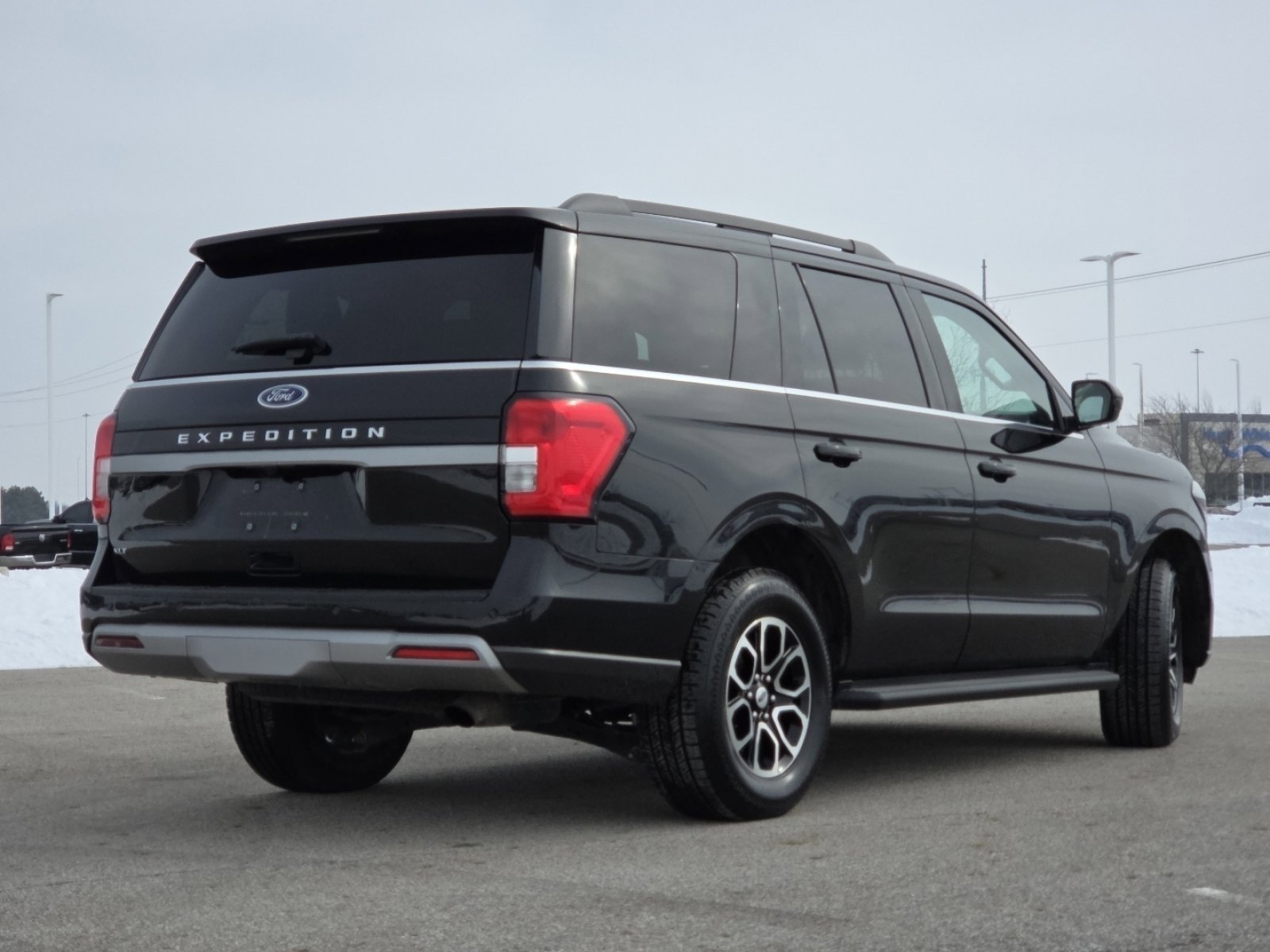 Used 2024 Ford Expedition XLT image 17