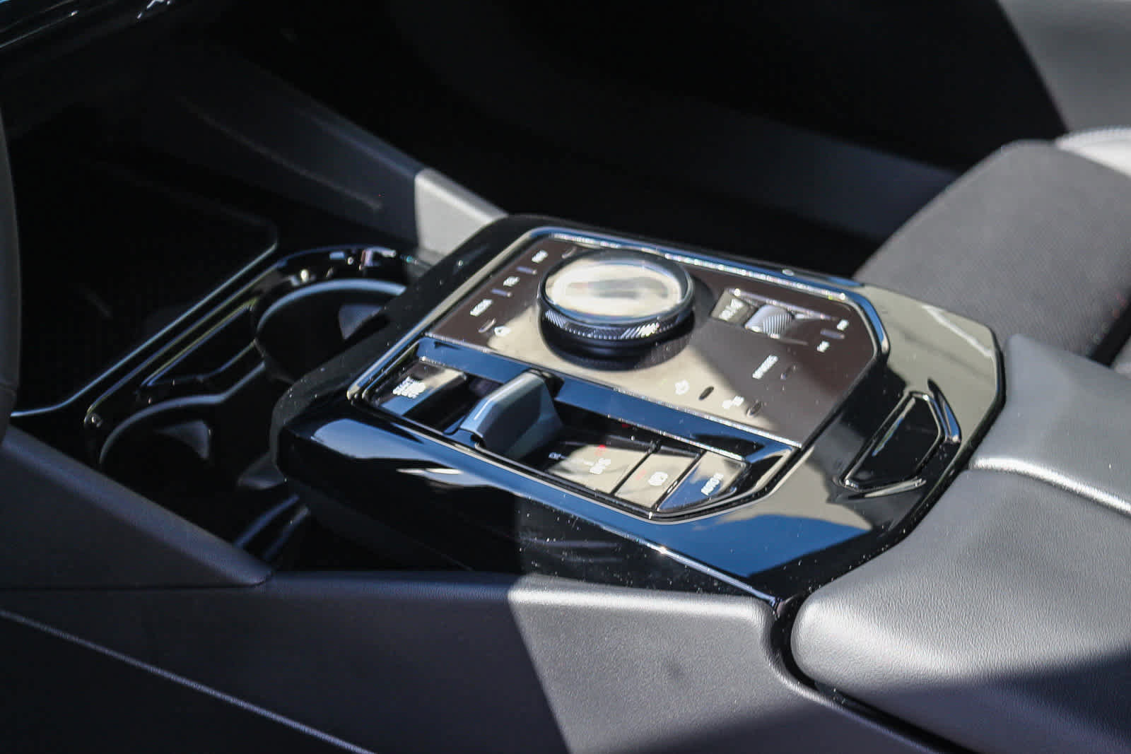 Used 2026 BMW 530i xDrive w/ Premium Package image 19