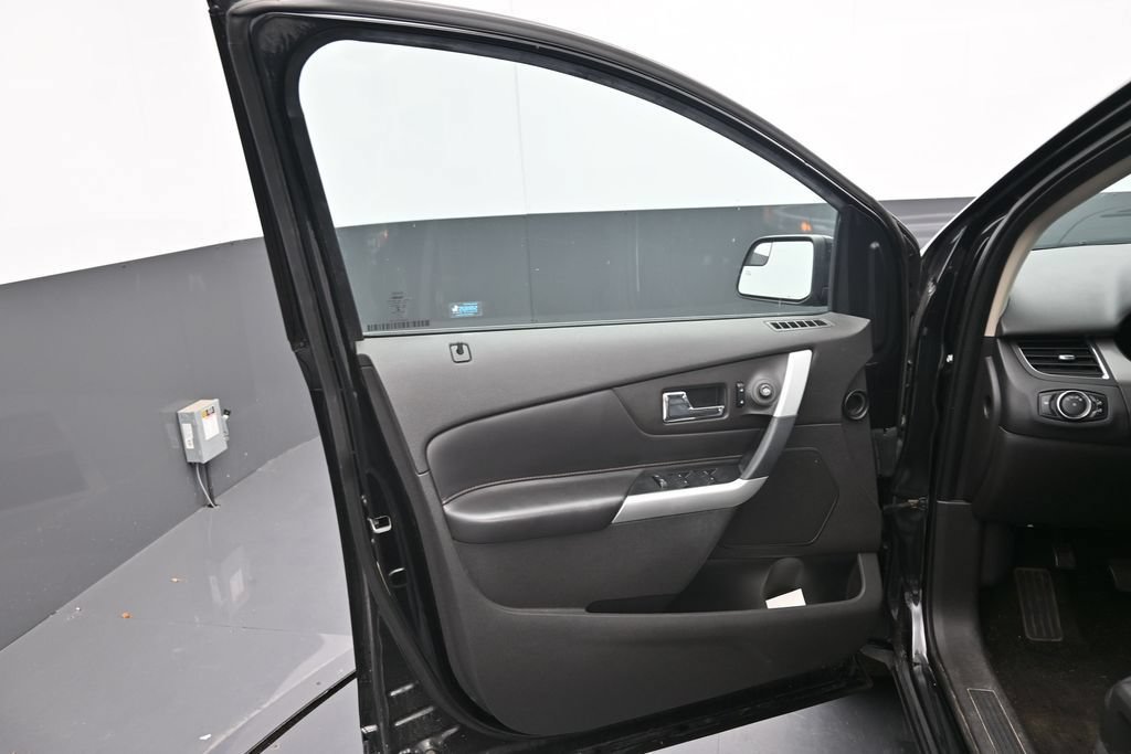 Used 2013 Ford Edge SEL FWD image 16