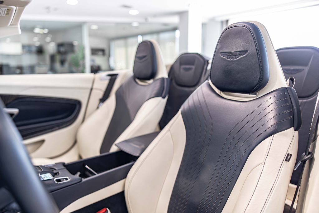 Used 2019 Aston Martin DB11 Volante RWD image 16
