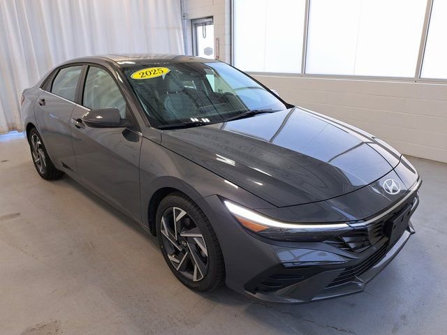 Used 2025 Hyundai Elantra Limited FWD image 4
