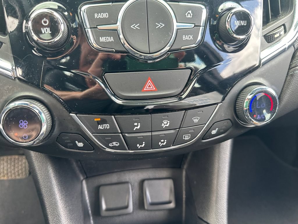 Used 2017 Chevrolet Cruze Premier FWD image 17