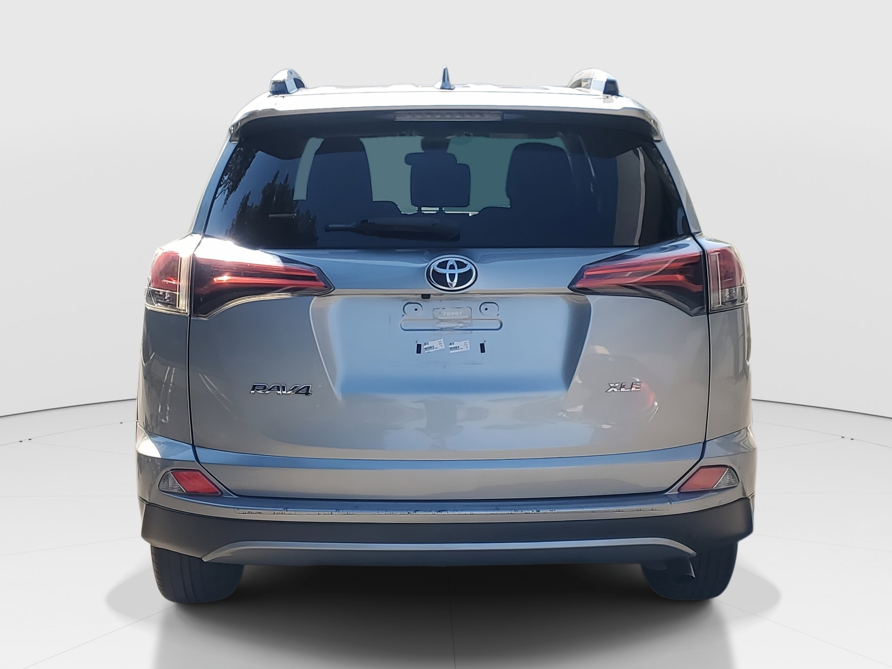 Used 2018 Toyota RAV4 XLE image 6