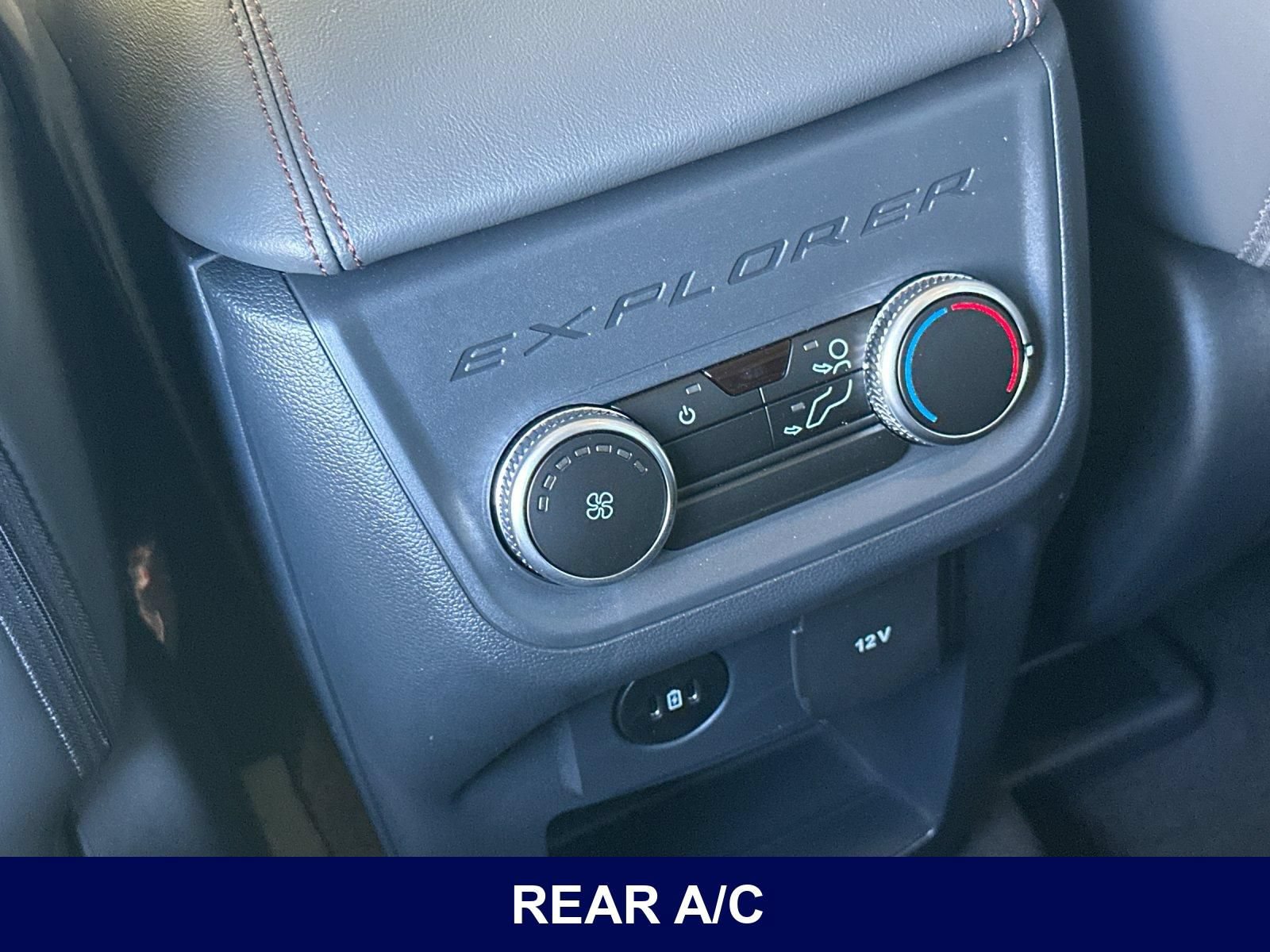 Used 2025 Ford Explorer Active w/ Active Comfort Package RWD image 17