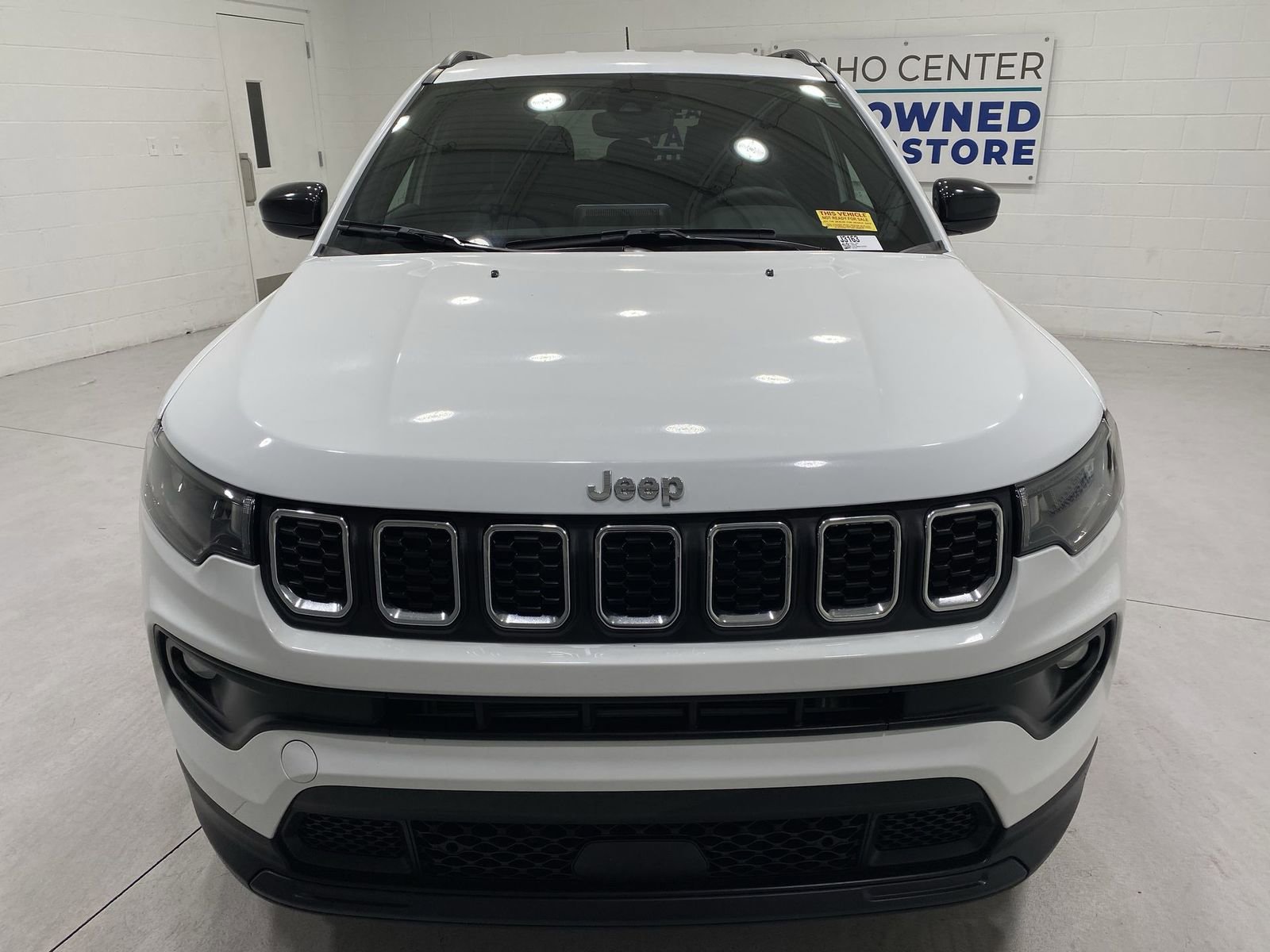 Used 2025 Jeep Compass Latitude image 3