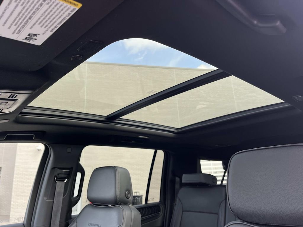 Used 2023 GMC Yukon XL Denali image 28