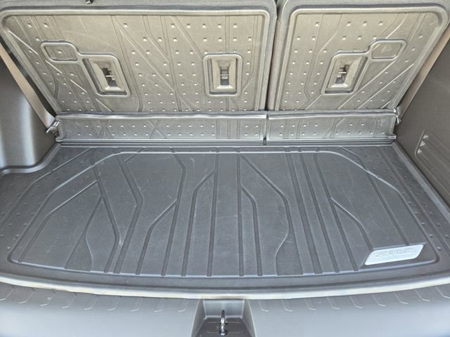 Used 2023 Chevrolet Traverse High Country image 34