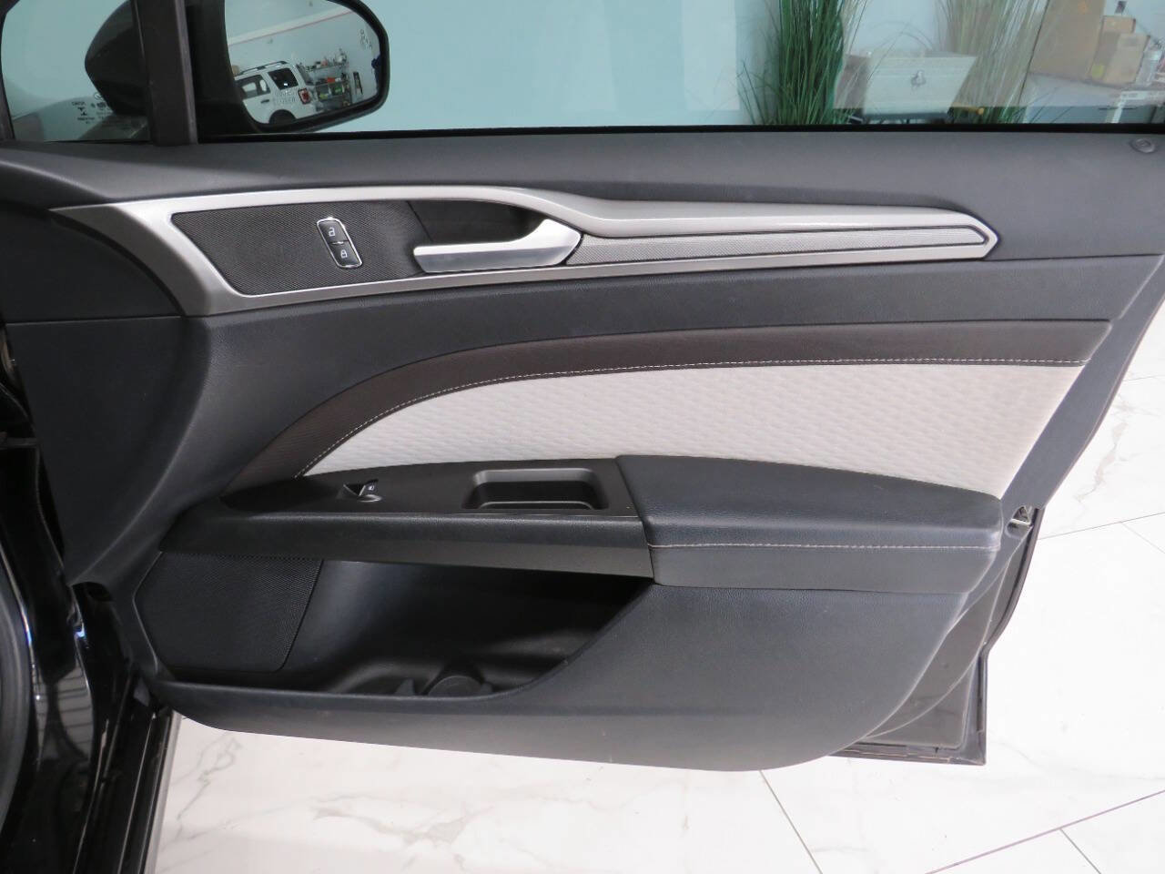 Used 2019 Ford Fusion SE w/ Equipment Group 151A FWD image 29