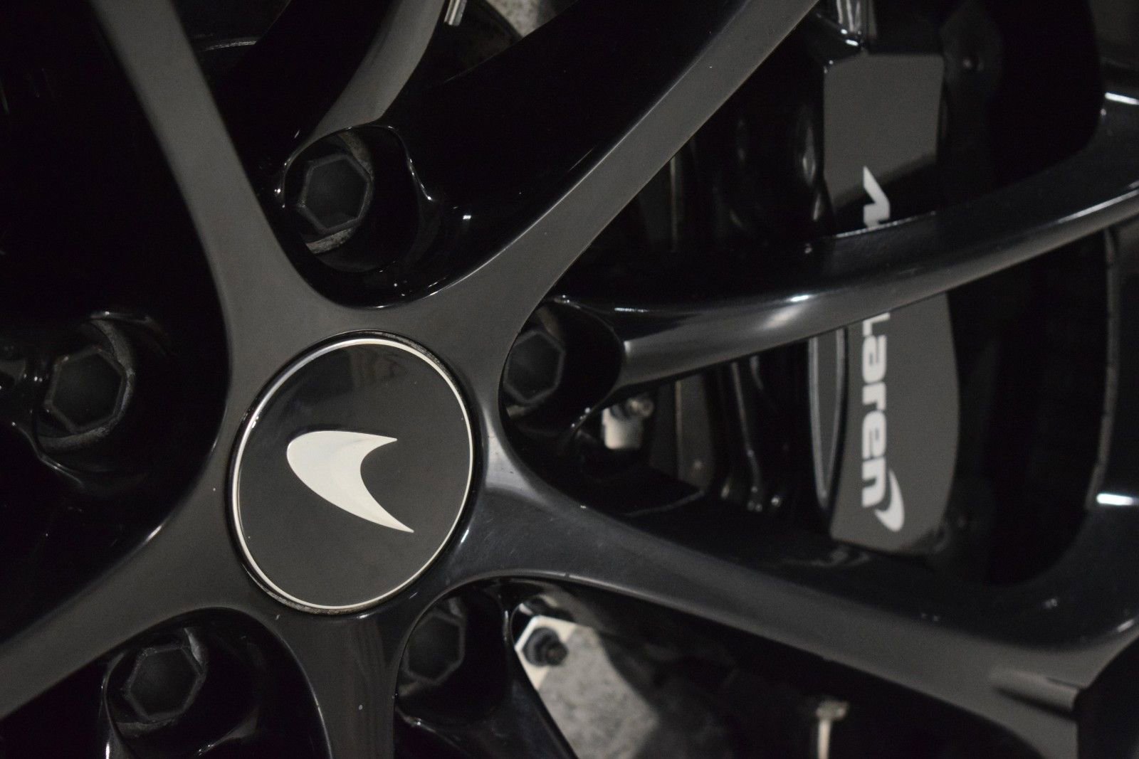 Used 2024 McLaren Artura image 16