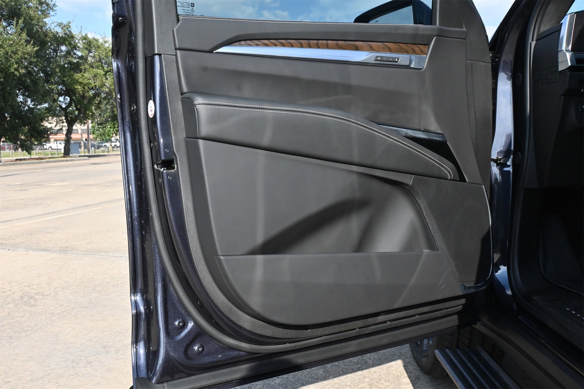 New 2025 Cadillac Escalade Sport Platinum w/ LPO, ONYX Package image 18