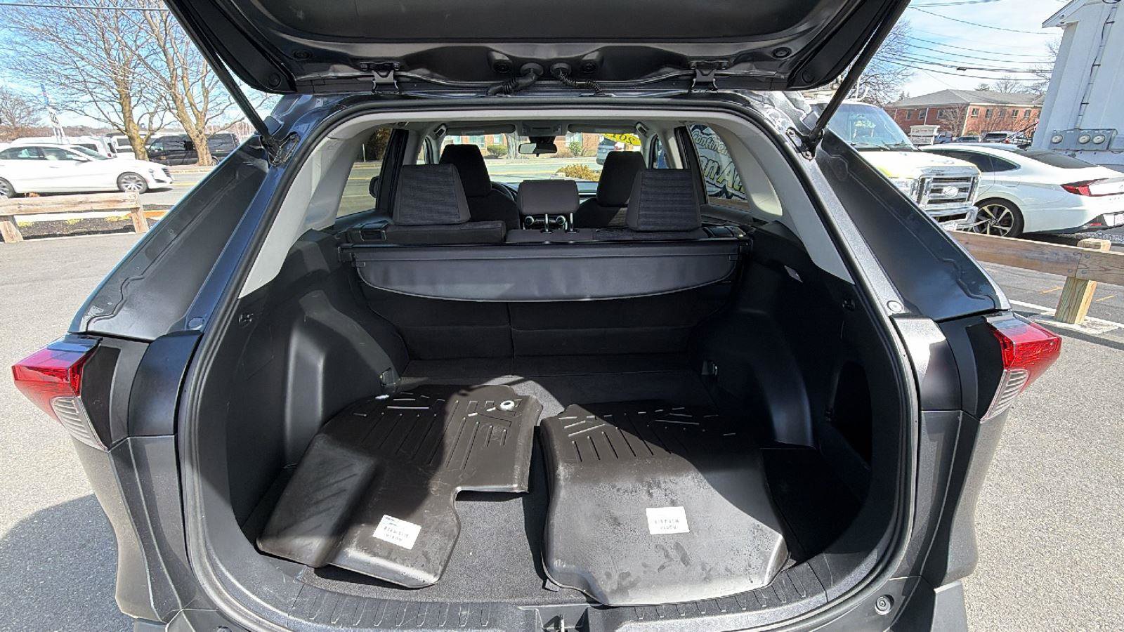 Used 2019 Toyota RAV4 LE image 11
