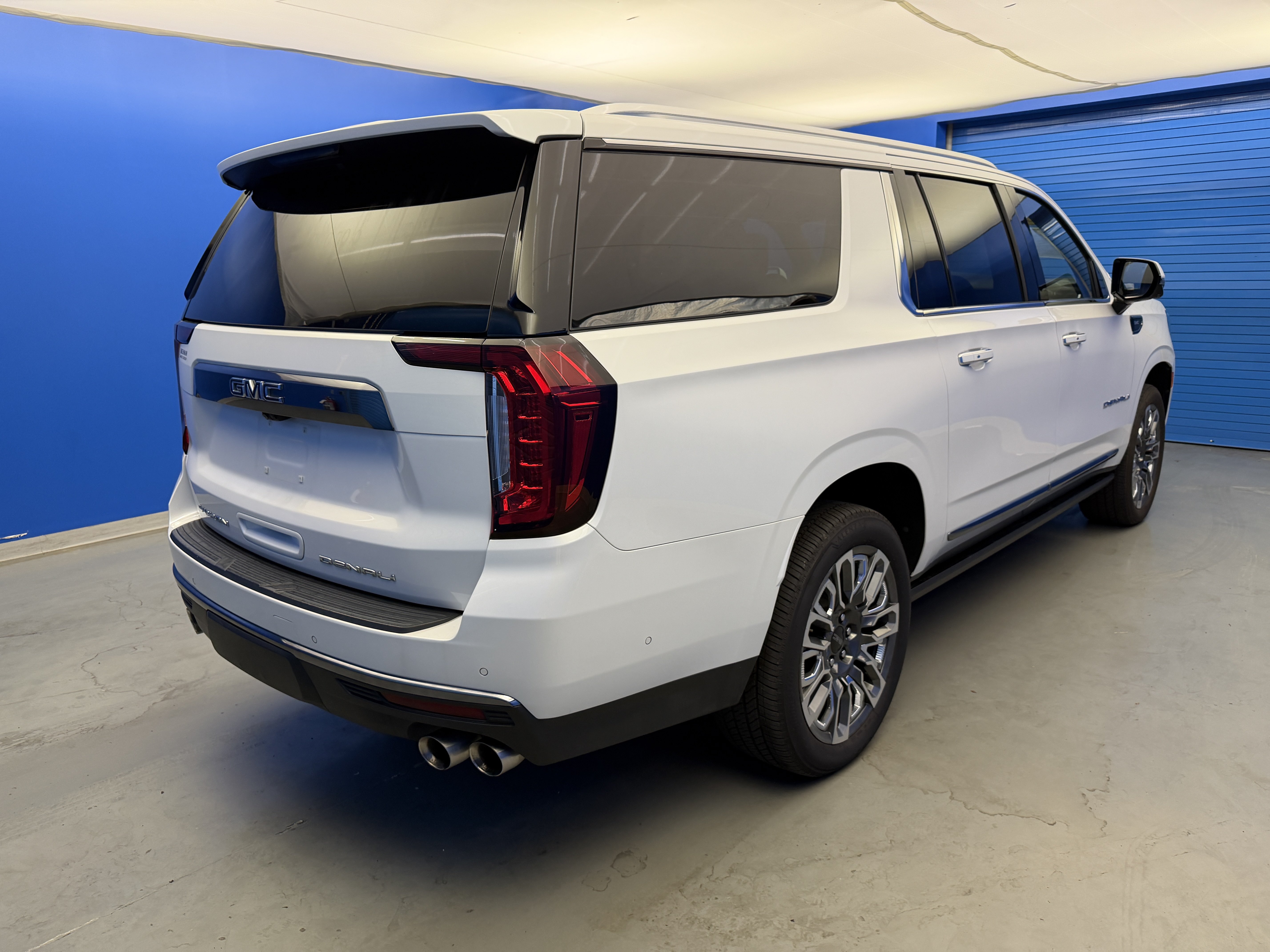 Used 2023 GMC Yukon XL Denali Ultimate AWD/4WD image 7