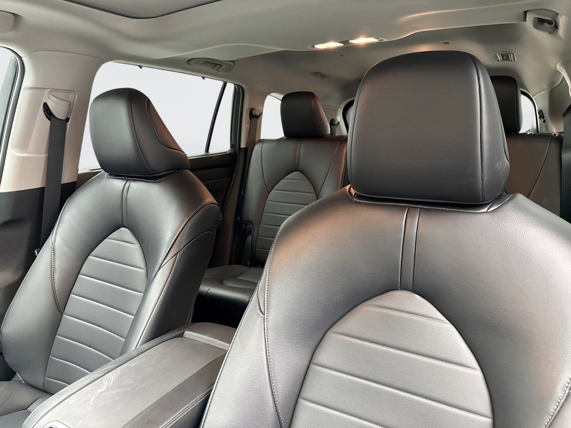 Used 2022 Toyota Highlander XLE image 10