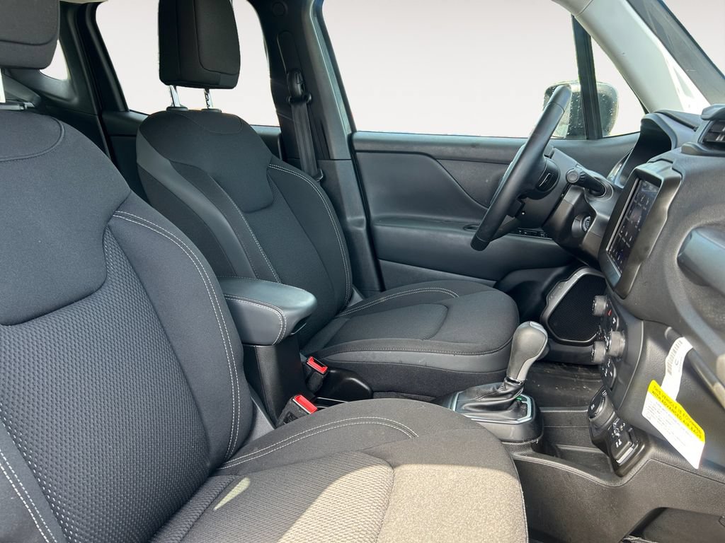 Used 2023 Jeep Renegade Latitude w/ Premium Group AWD/4WD image 15