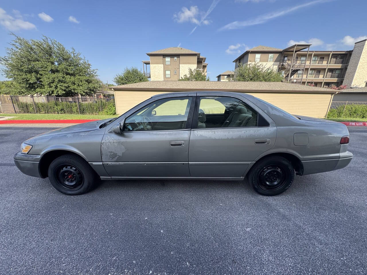 Used 1999 Toyota Camry LE FWD image 4
