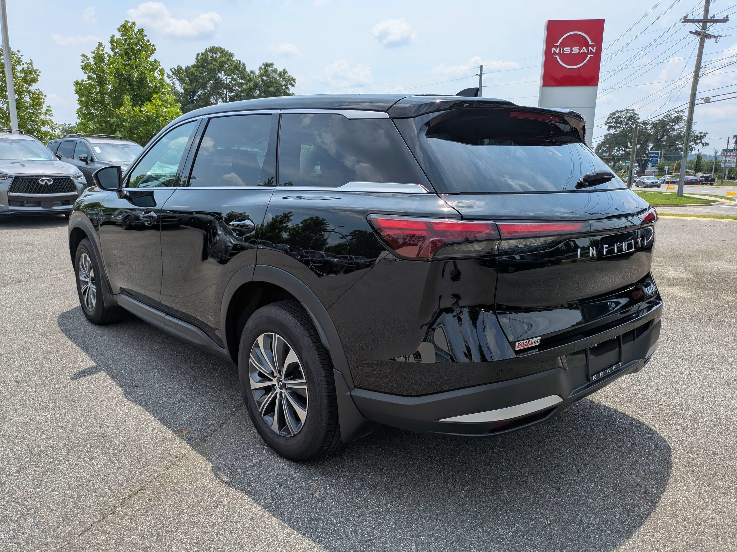 Used 2026 INFINITI QX60 Pure w/ Cargo Package FWD image 6