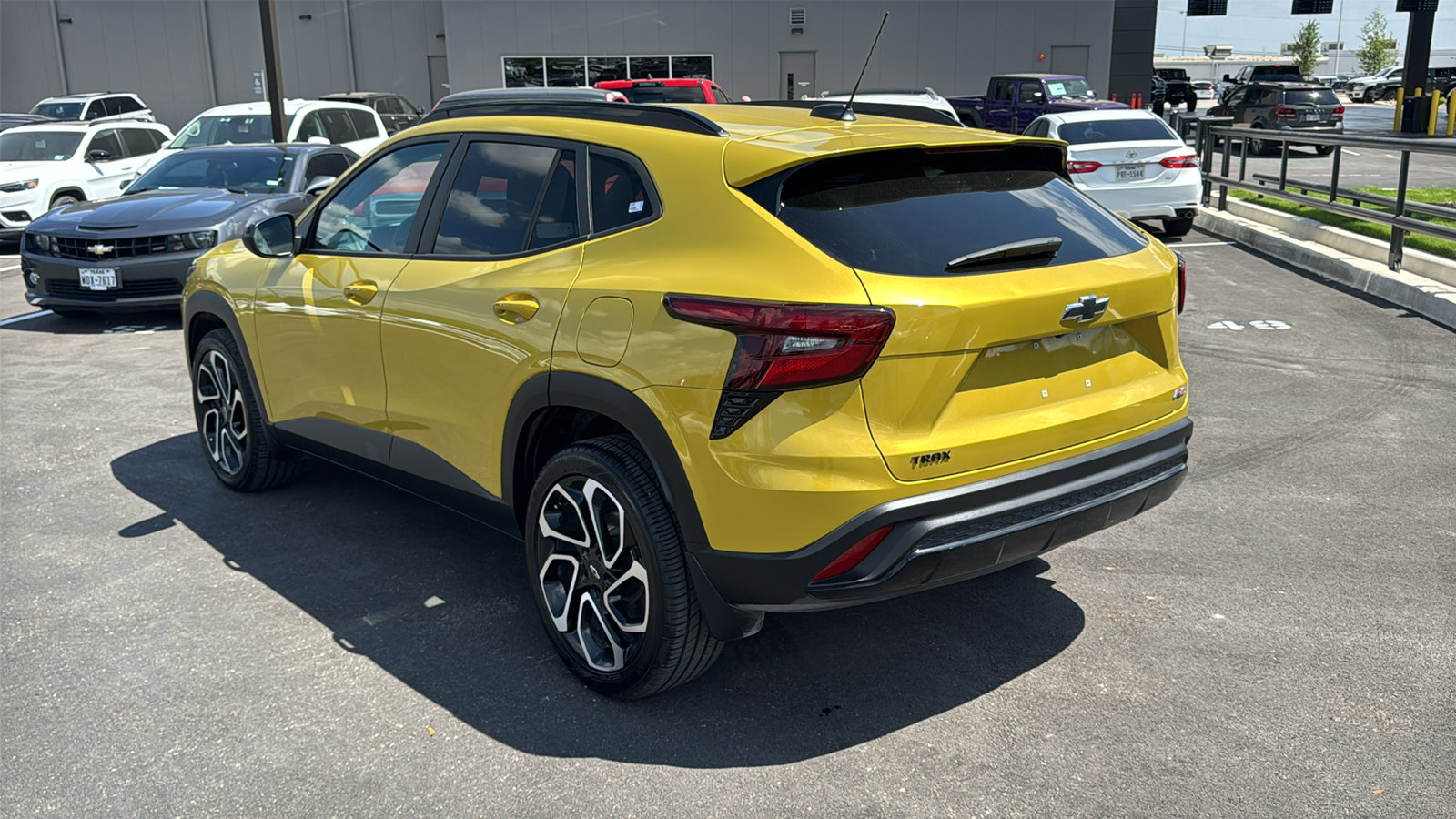 Used 2024 Chevrolet Trax RS w/ Sunroof Package image 7