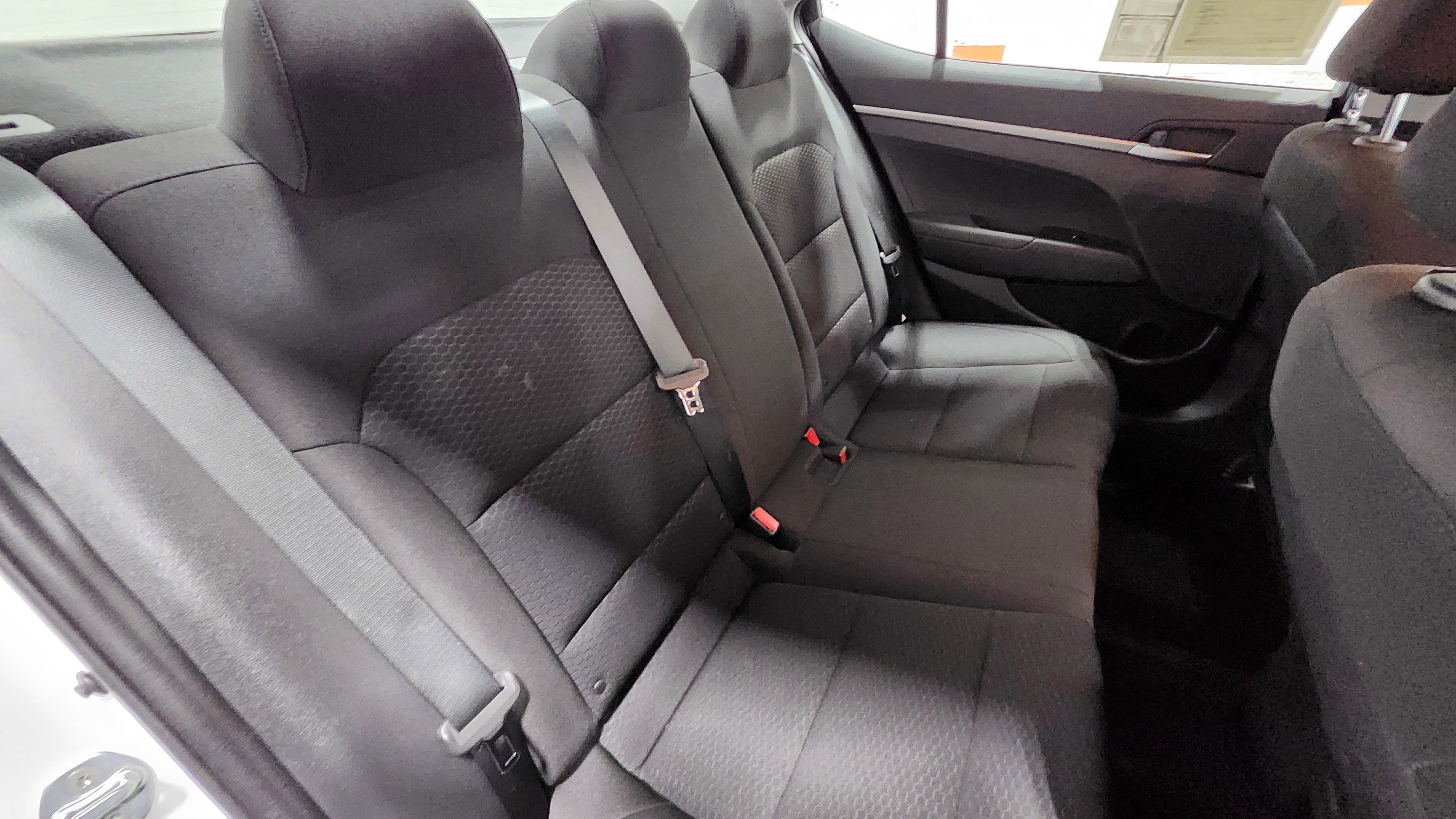 Used 2020 Hyundai Elantra SE w/ Cargo Package (C1) image 18