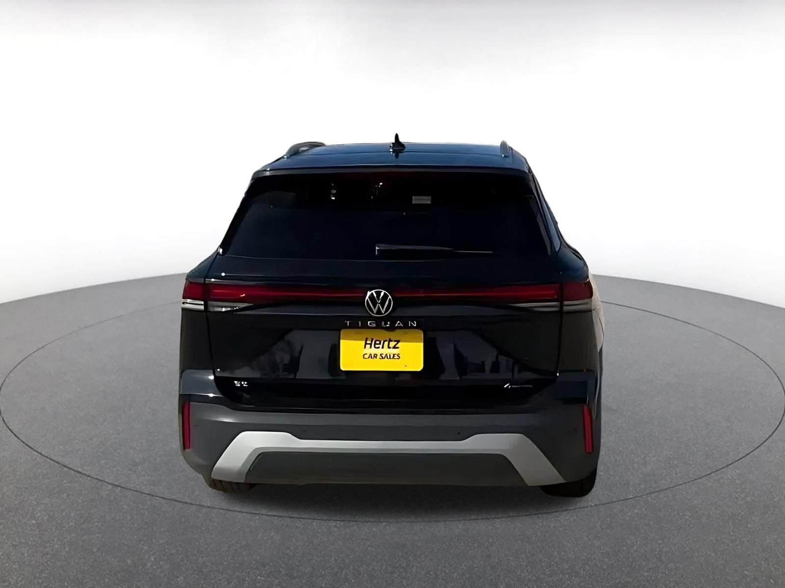 Used 2026 Volkswagen Tiguan SE AWD/4WD image 12