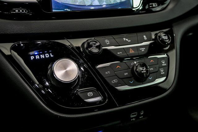 Used 2018 Chrysler Pacifica Touring-L Plus image 25