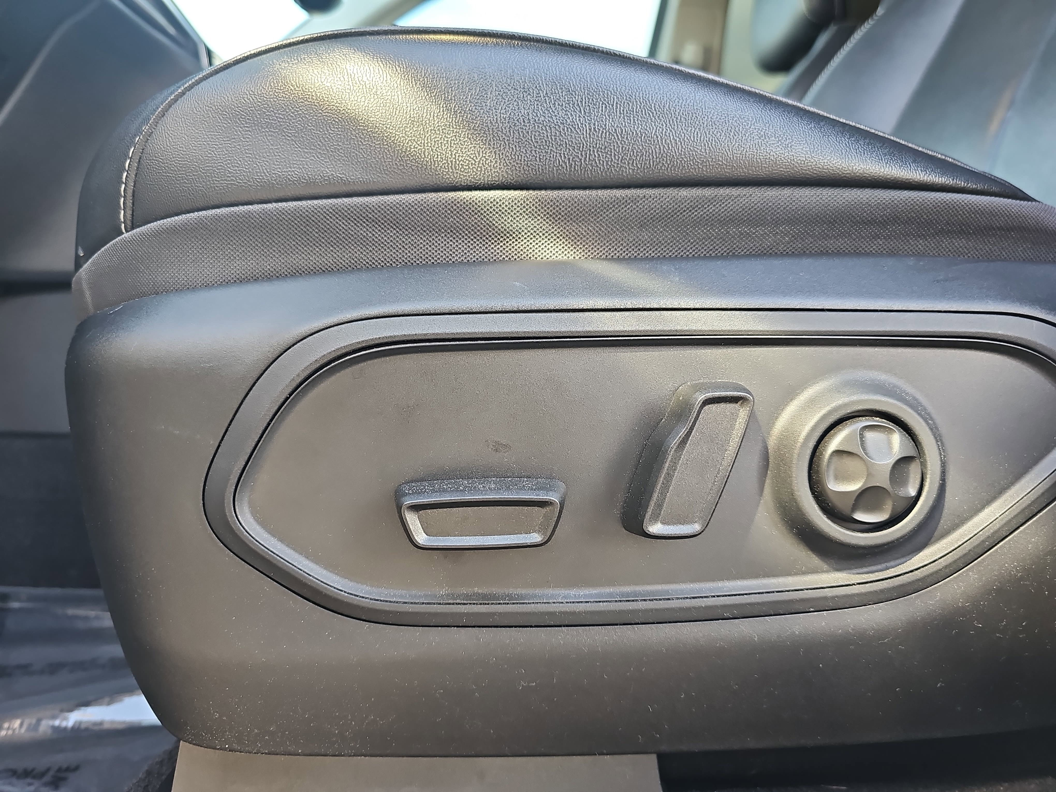 Used 2022 Jeep Grand Cherokee L Limited RWD image 28