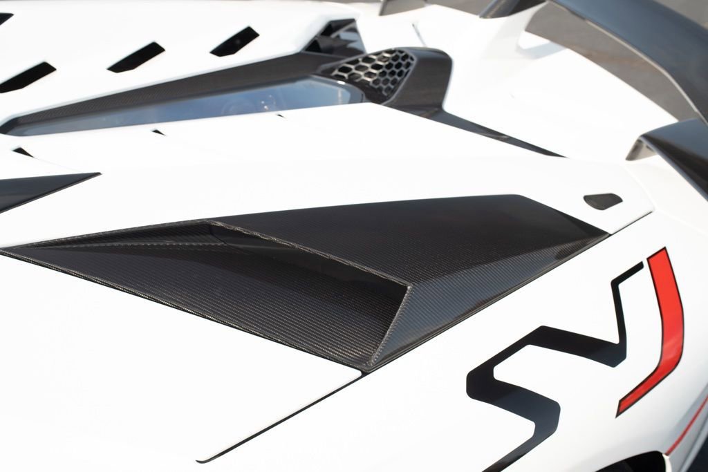 Used 2021 Lamborghini Aventador SVJ image 18