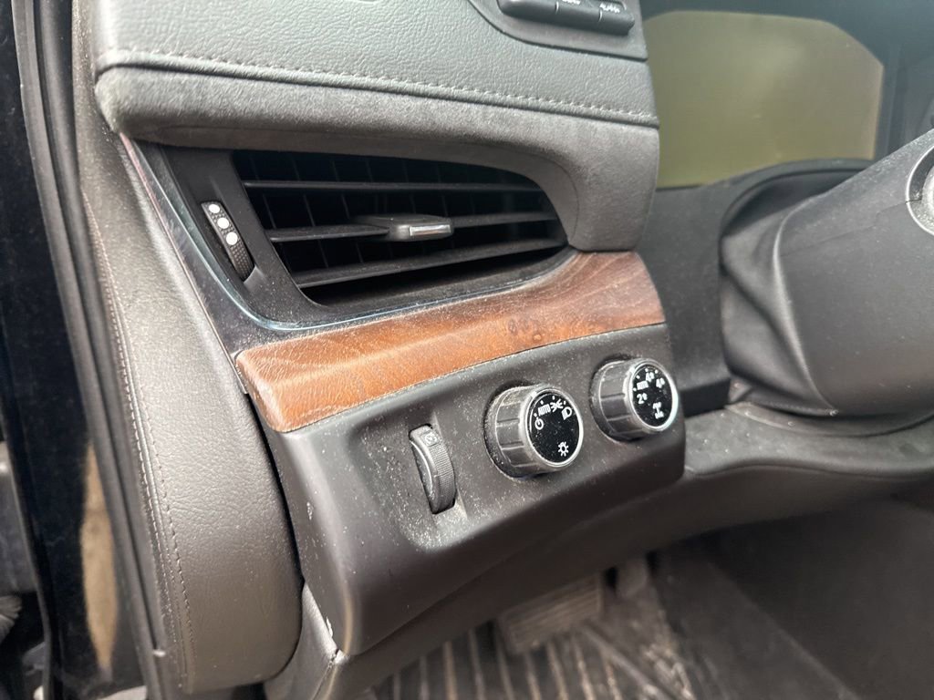 Used 2015 Cadillac Escalade Luxury image 11