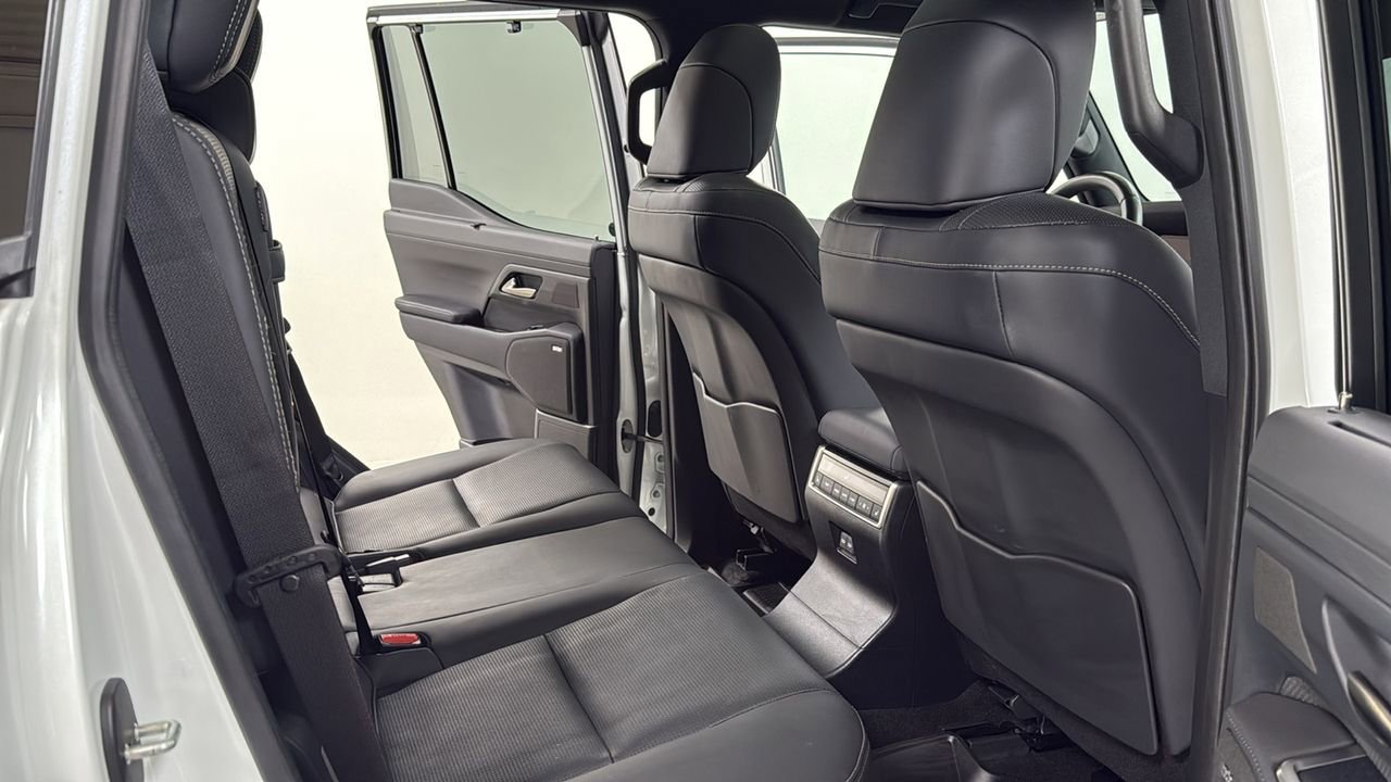 Used 2024 Lexus GX 550 550 Luxury+ w/ Accessory Package (Z1) image 18