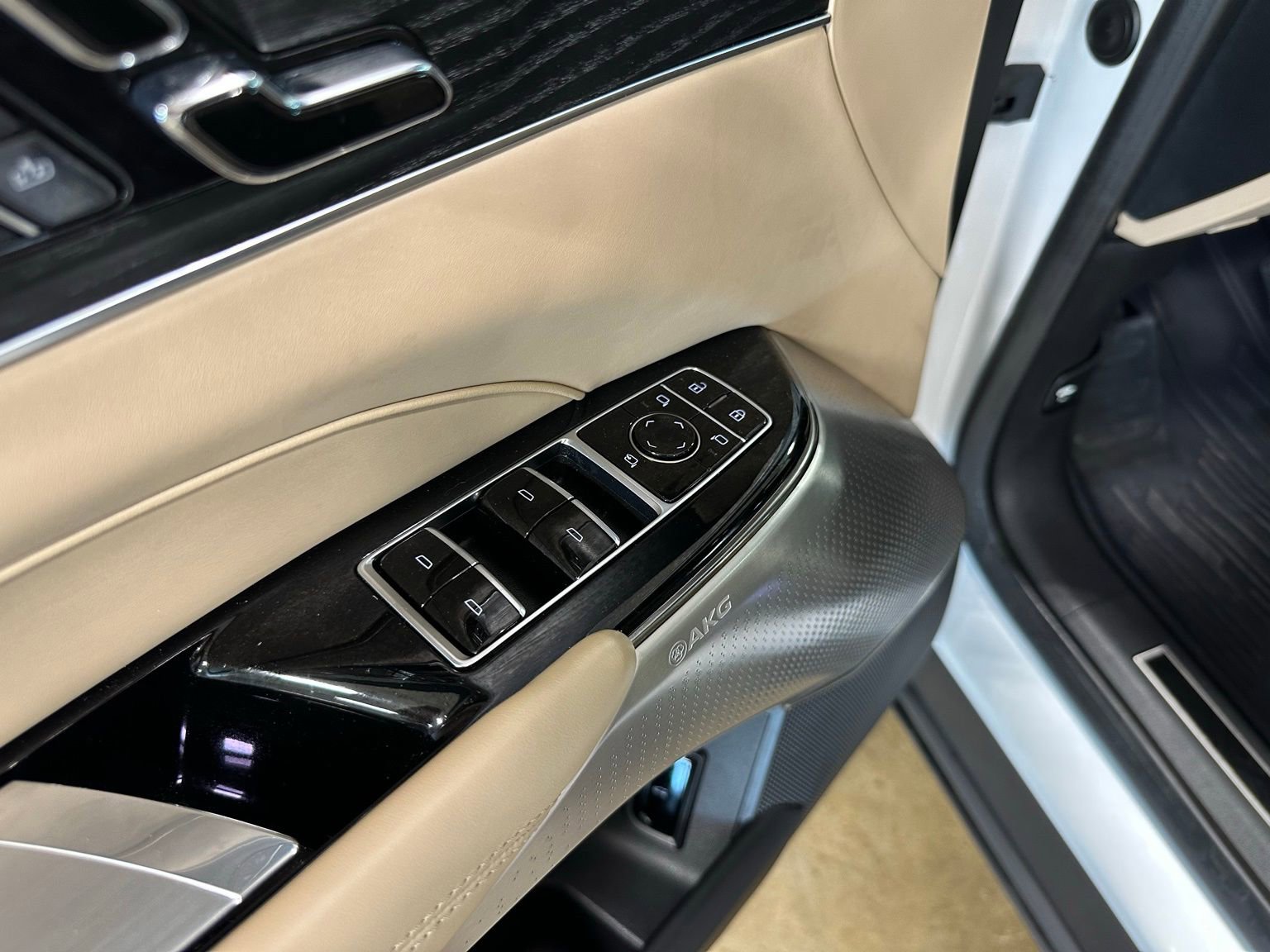 Used 2024 Cadillac Lyriq Sport w/ Nappa Leather Package AWD/4WD image 13