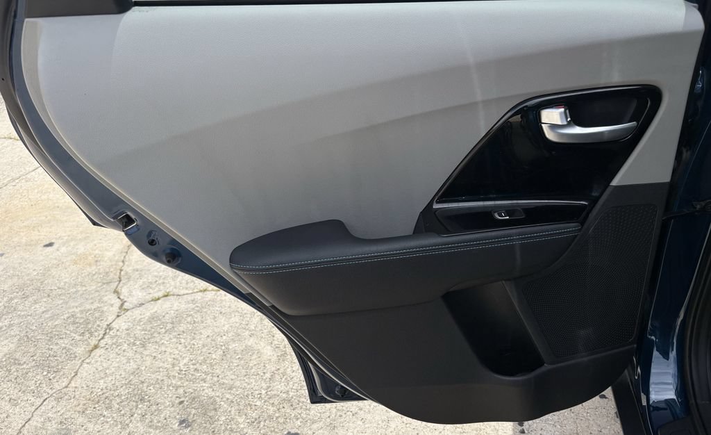 Certified 2022 Kia Niro LXS FWD image 23