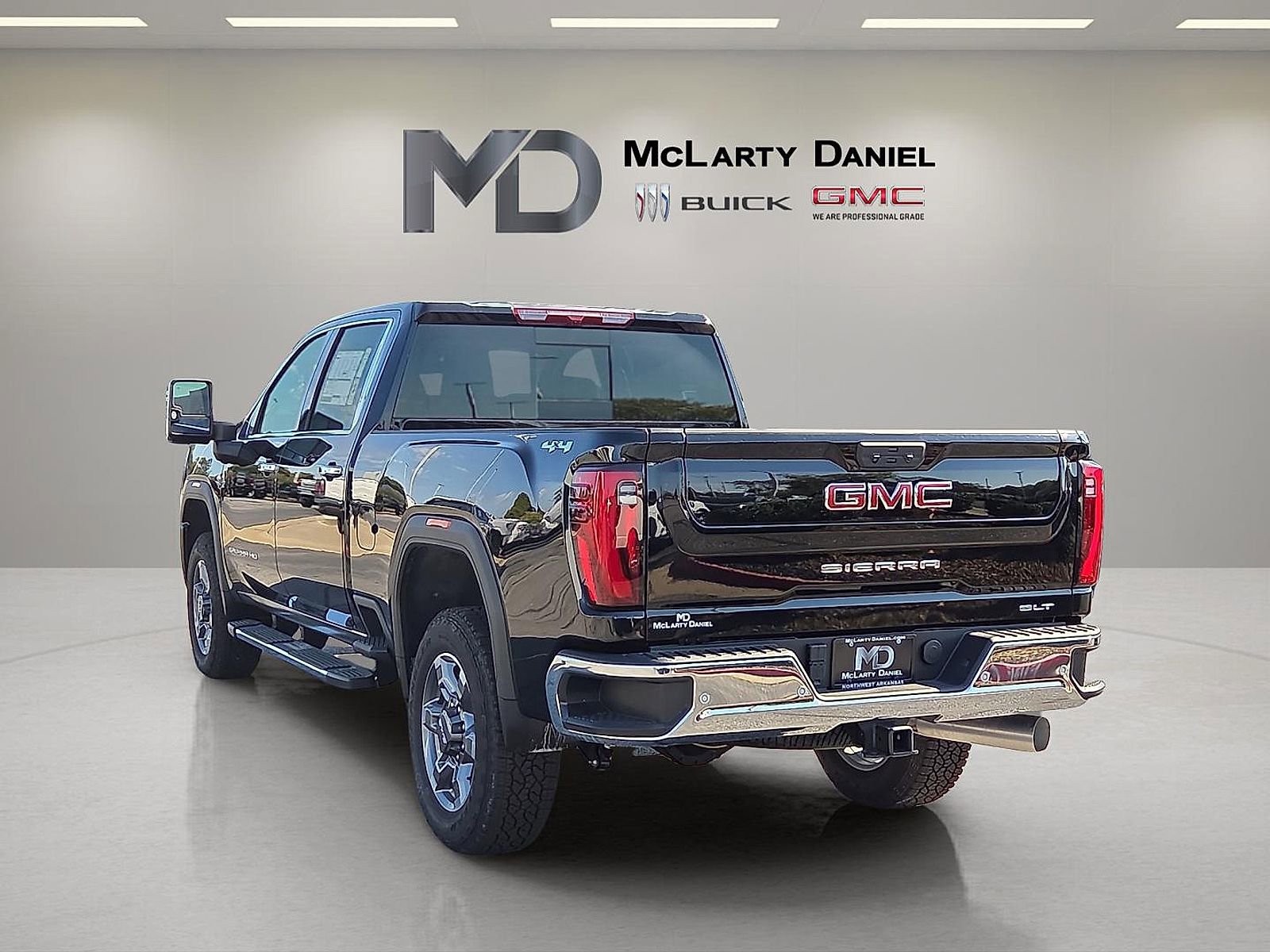 New 2025 GMC Sierra 2500 SLT w/ SLT Convenience Package AWD/4WD image 4