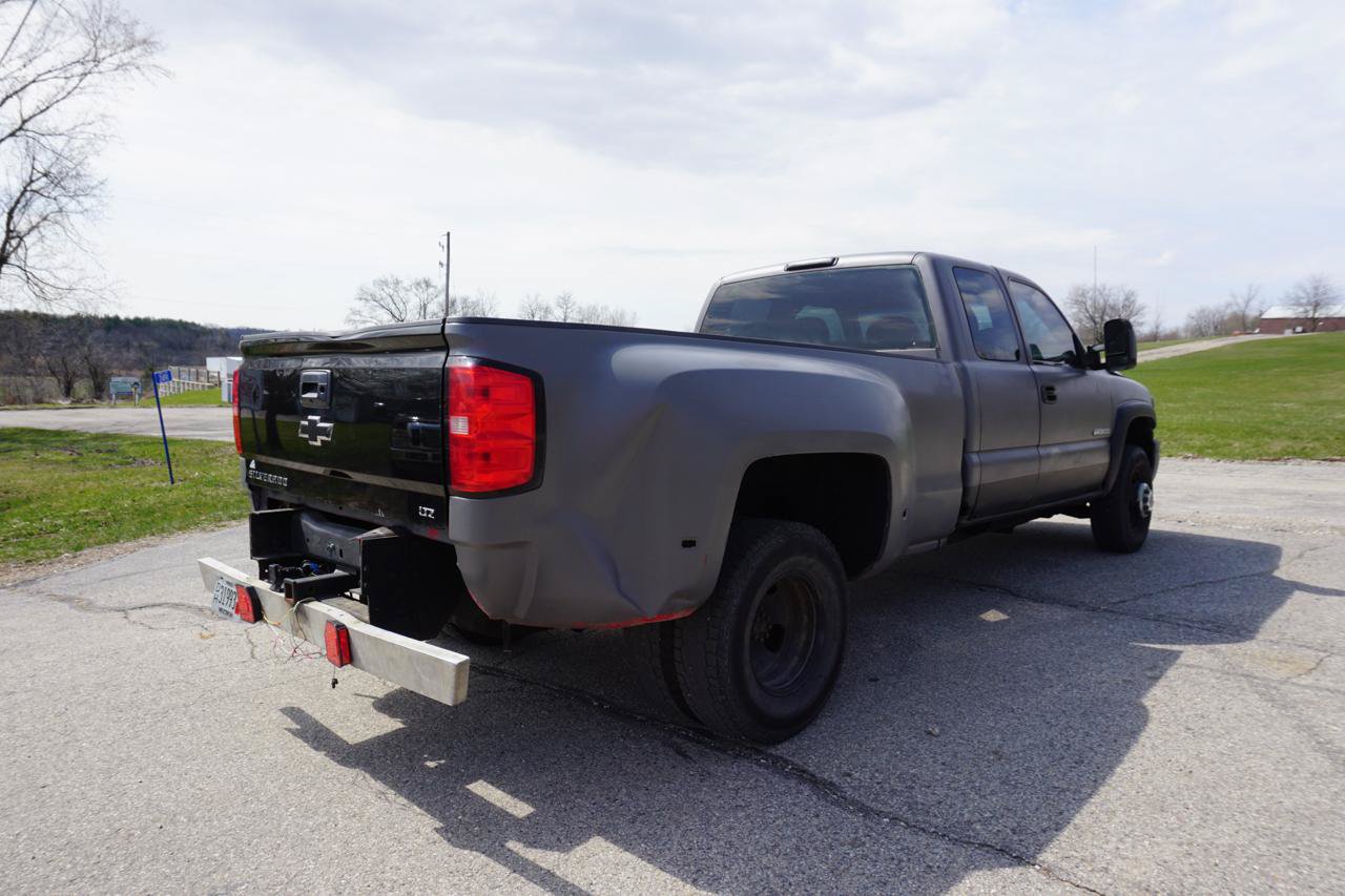 Used 2004 GMC Sierra 3500 4x4 Extended Cab w/ Heavy-Duty Power Package image 8