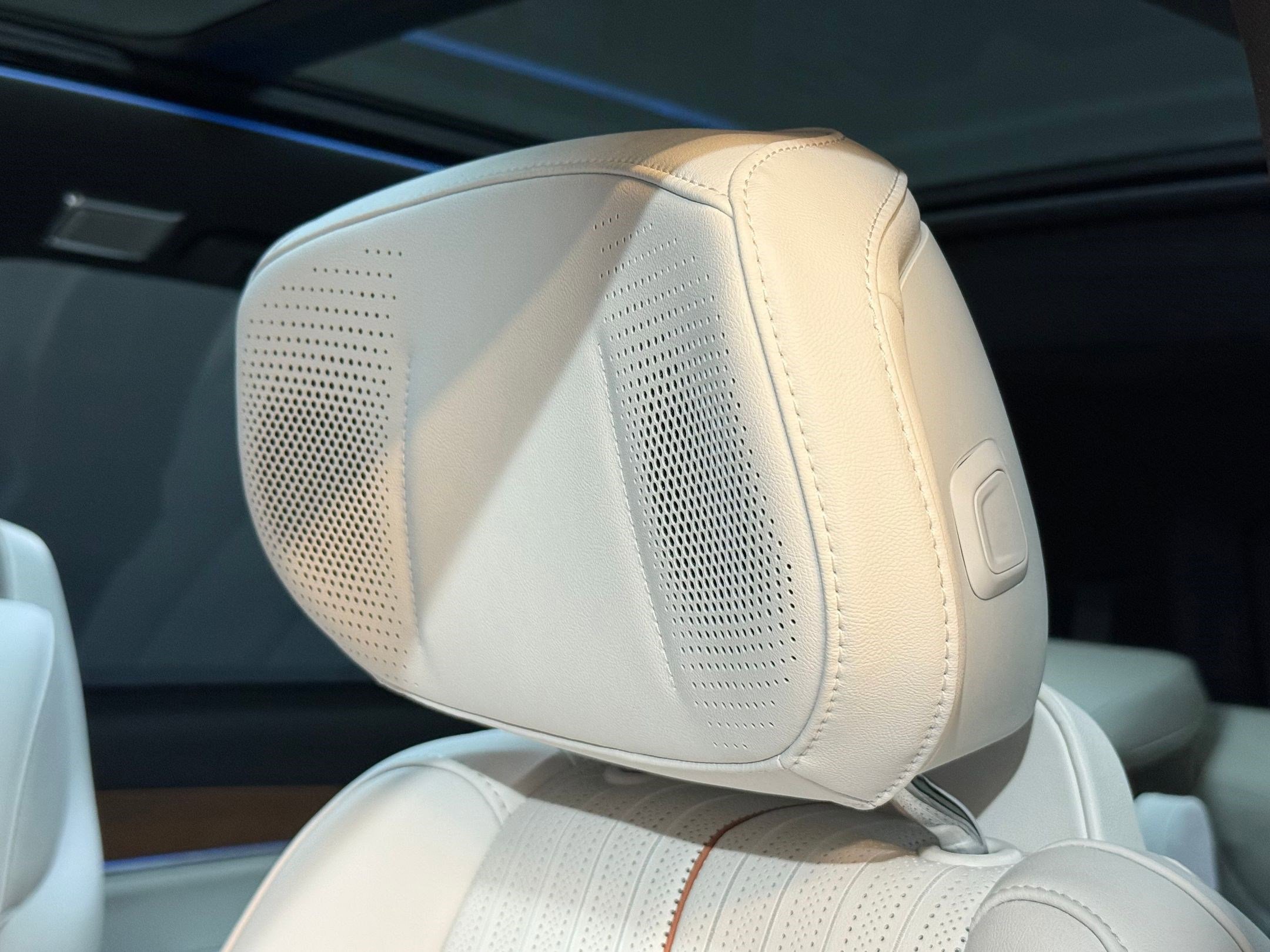 New 2026 Cadillac Vistiq Sport w/ LPO, Floor Liner Package image 27