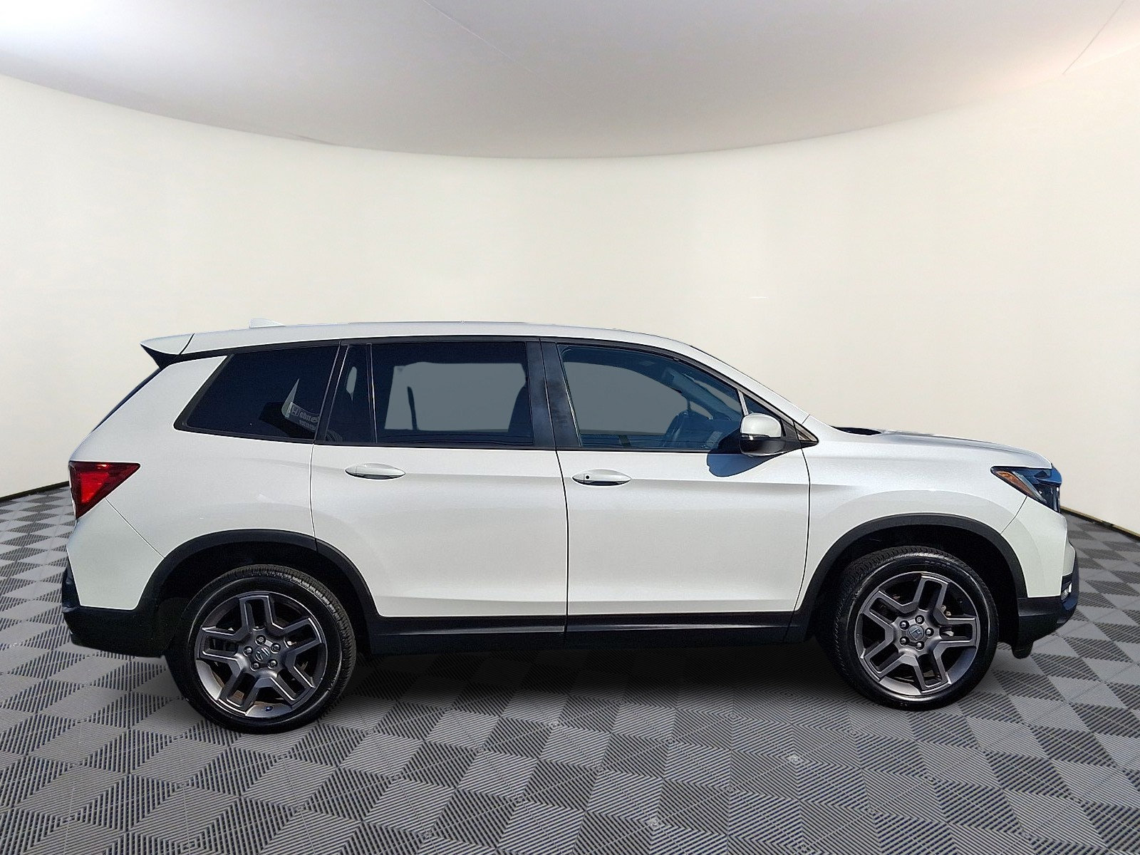 Used 2023 Honda Passport EX-L image 8