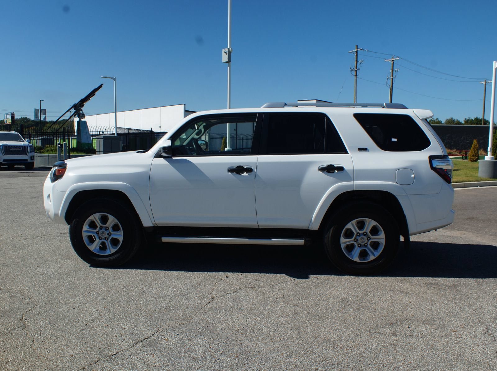 Used 2016 Toyota 4Runner SR5 AWD/4WD image 12