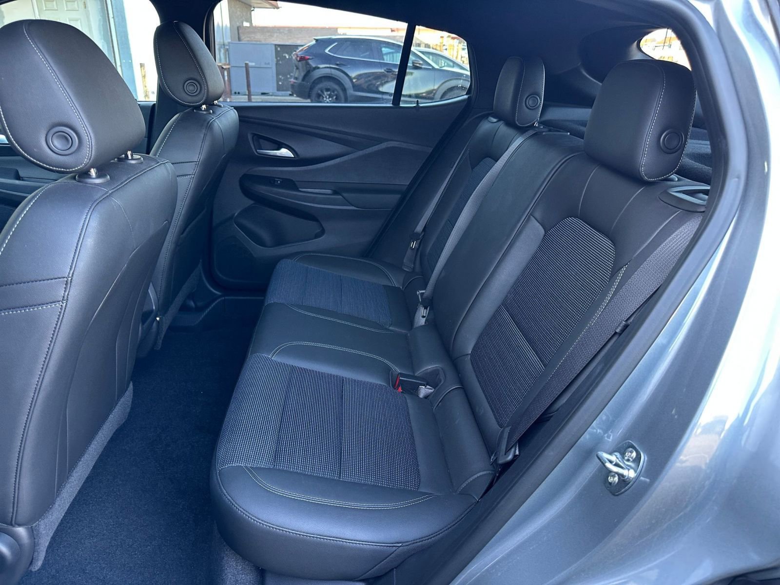 Used 2025 Buick Envista Preferred image 36