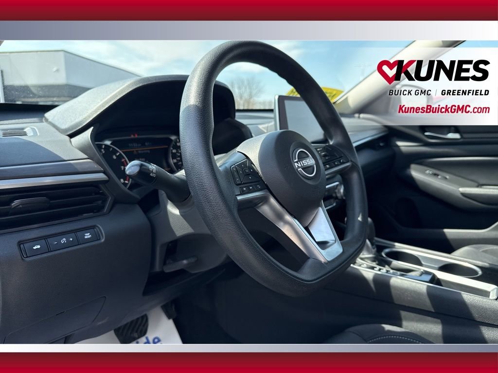 Used 2024 Nissan Altima 2.5 SV FWD image 15