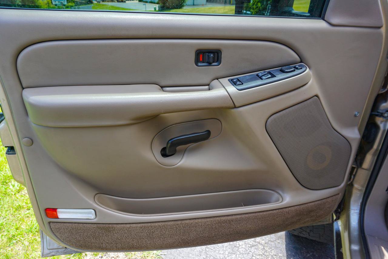 Used 2004 Chevrolet Silverado 2500 LS w/ Heavy-Duty Power Package AWD/4WD image 25