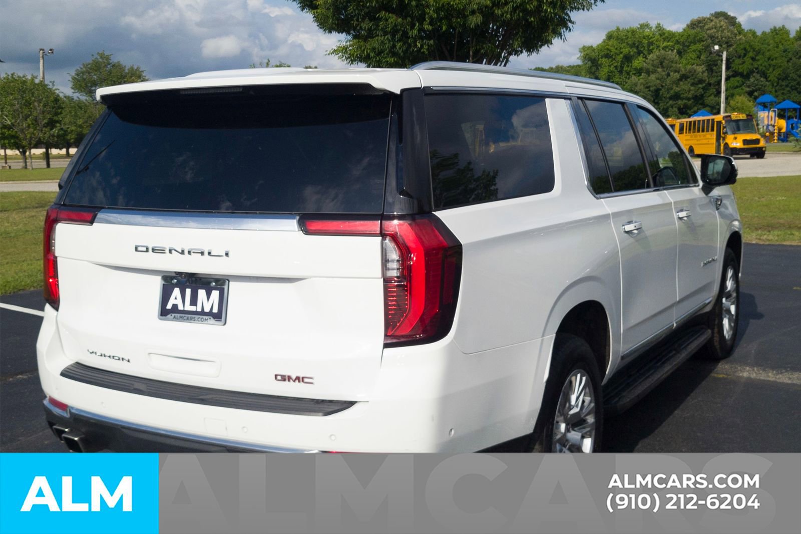 Used 2025 GMC Yukon XL Denali AWD/4WD image 6